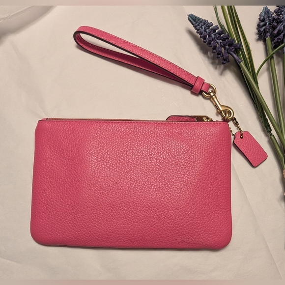 Coach Pebbled Leather Wristlet in PETUNIA Pink - EUC - Picture 2 of 6